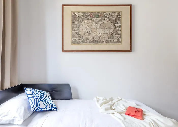 Hostly-light And Wood Midtown-near Trevi Daire *